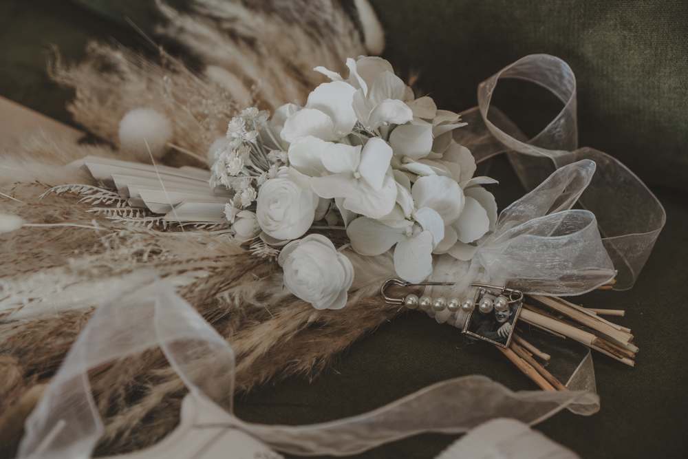 Bouquet of pampas and white blooms with the veil