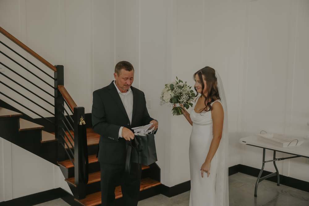 Reading a letter from the bride before the ceremony